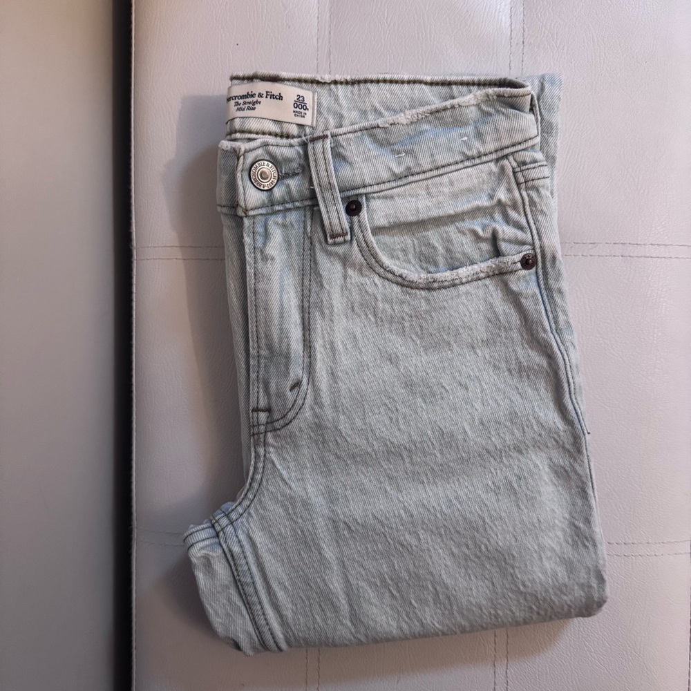 Abercrombie & Fitch Mid Rise 90s Straight Jean